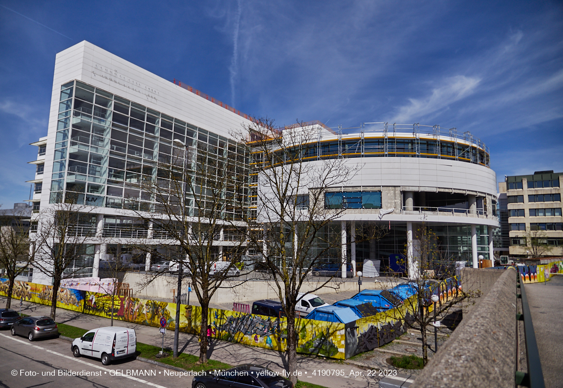 22.04.2023 - Baustelle auf der ehemaligen Allianz-Versicherung in Neuperlach